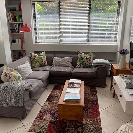 Modern, Centrally Located Dorp Street Apartment Stellenbosch Eksteriør billede