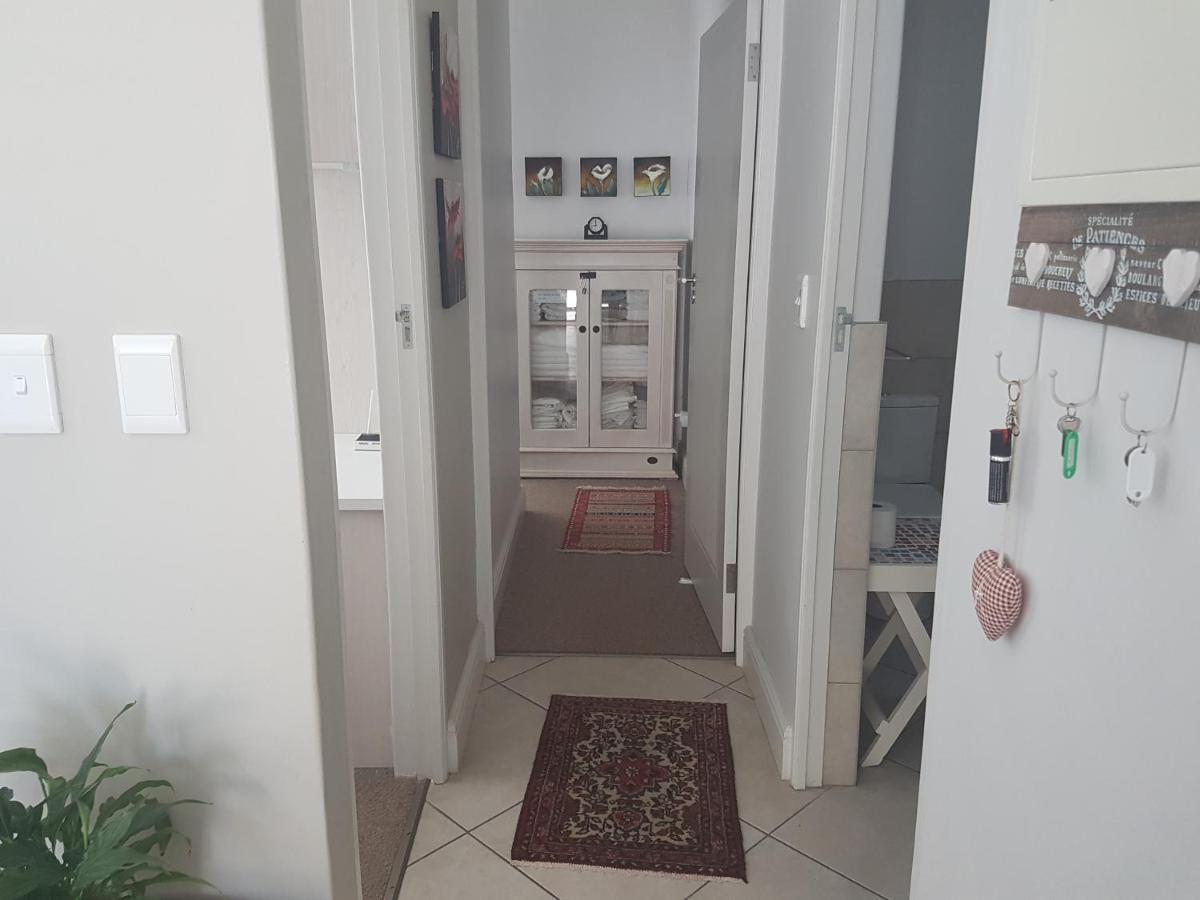 Modern, Centrally Located Dorp Street Apartment Stellenbosch Eksteriør billede