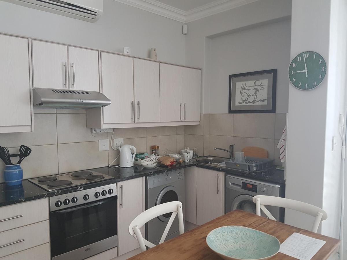 Modern, Centrally Located Dorp Street Apartment Stellenbosch Eksteriør billede