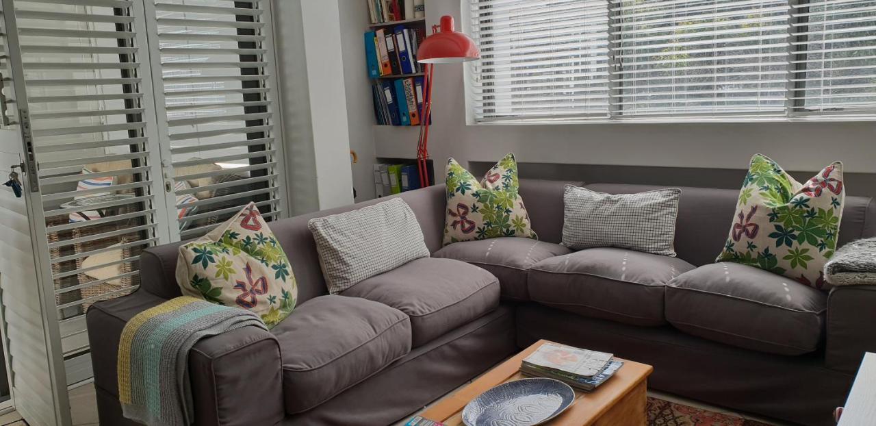 Modern, Centrally Located Dorp Street Apartment Stellenbosch Eksteriør billede